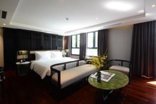 King Suite Balcony,1572749726:JPEG